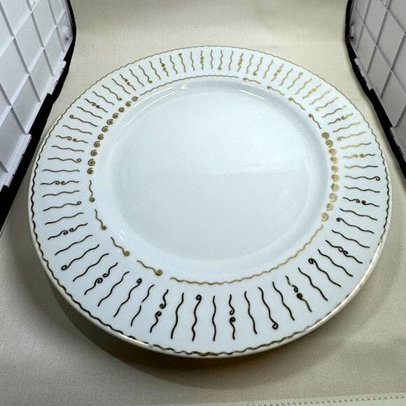 Pottery Barn "NILE" Dinner Plate,Gold decor on plate - Picture 1 of 4